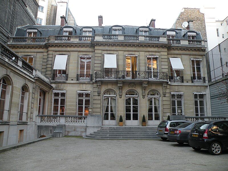 File:Paris musée Contrefaçon.jpg