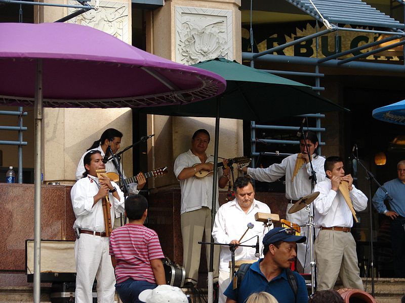 File:RiverwalkMariachi.jpg