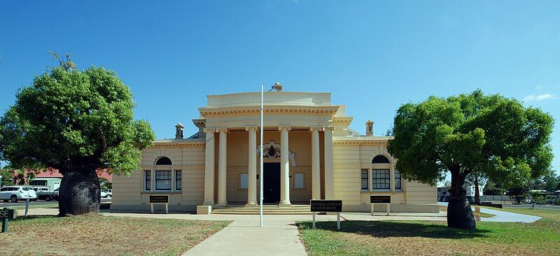 File:Roma Court House.jpg