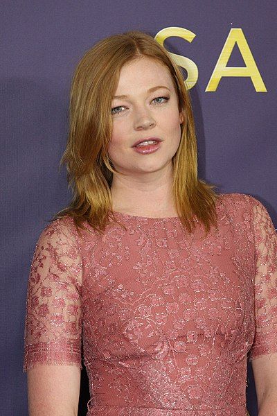 File:Sarah Snook Saphires.jpg