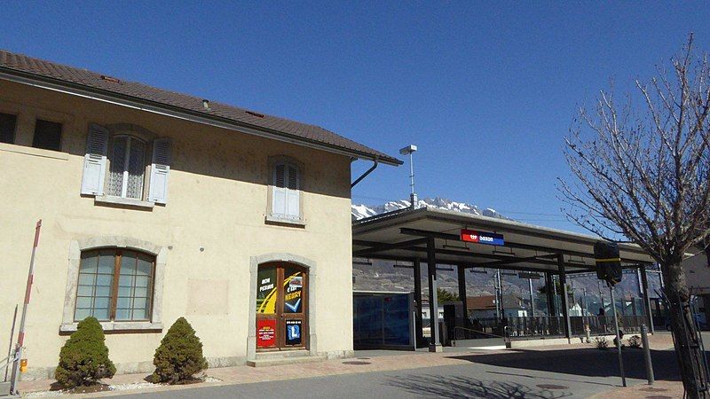 File:Saxon railway station.jpg