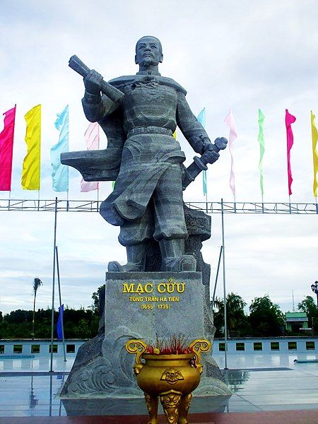 File:Tượng Mạc Cửu.jpg