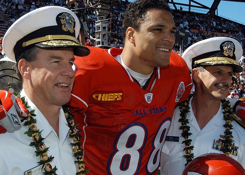 File:Tony Gonzalez.jpg