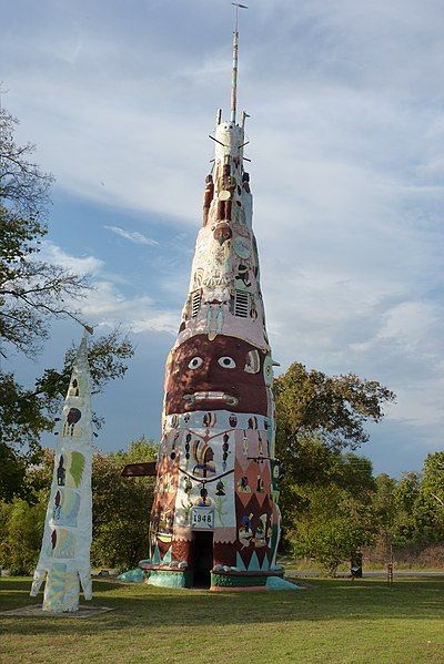 File:Totem Pole Park.jpg