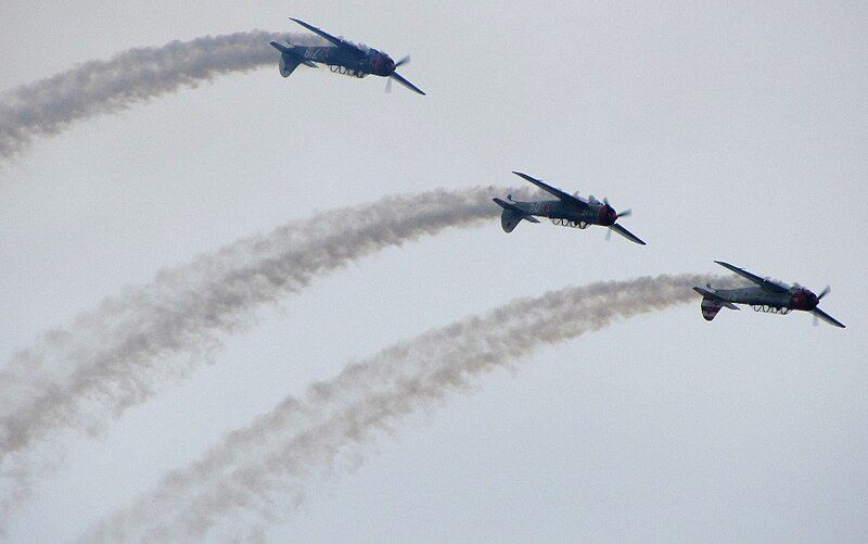 File:YAK-18 Formation.jpg