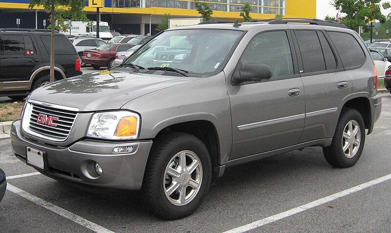 File:06-08 GMC Envoy.jpg