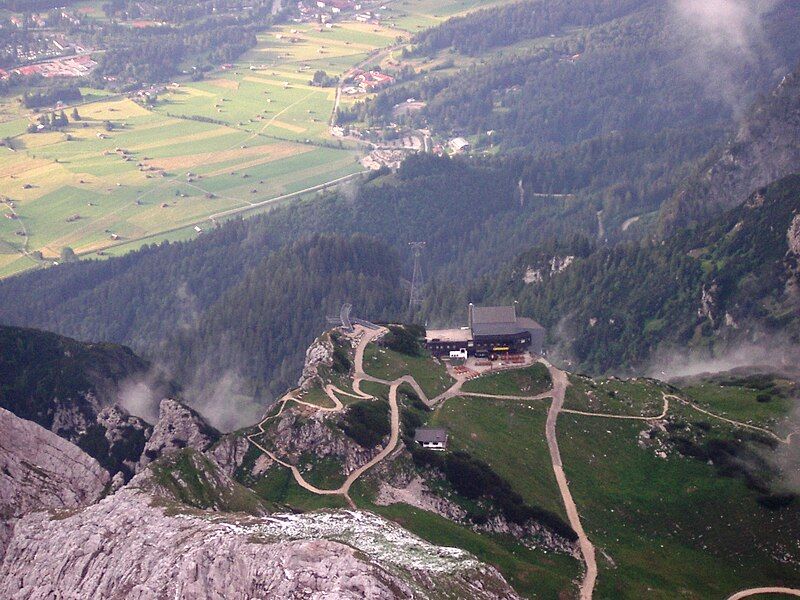 File:Alpspix-ferrata-20110702.jpg