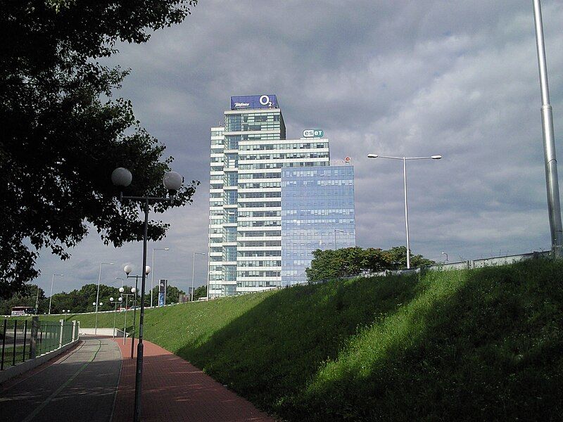 File:Aupark Tower 2009.jpg