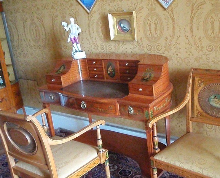 File:Carlton house desk.jpg