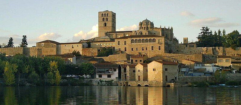 File:Catedral zamora.JPG