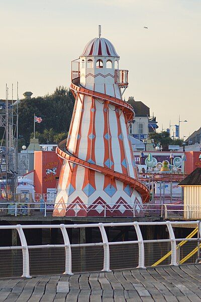 File:Clacton Pier helter-skelter.jpg