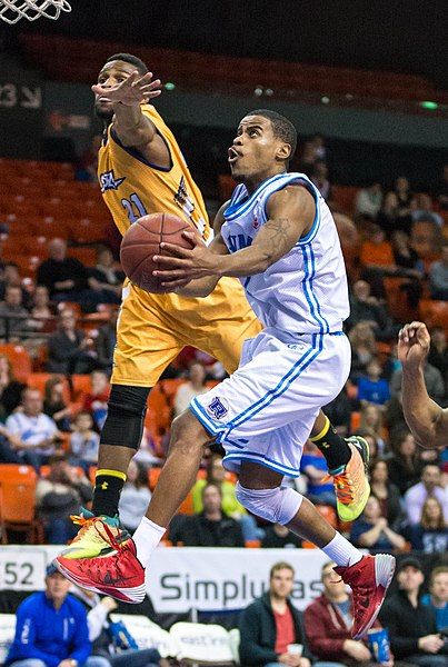 File:Cliff Clinkscales layup.jpg