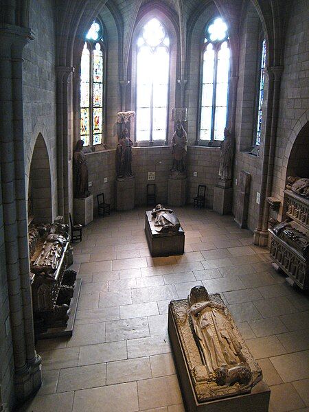 File:Cloisters Chapel (3220524245).jpg