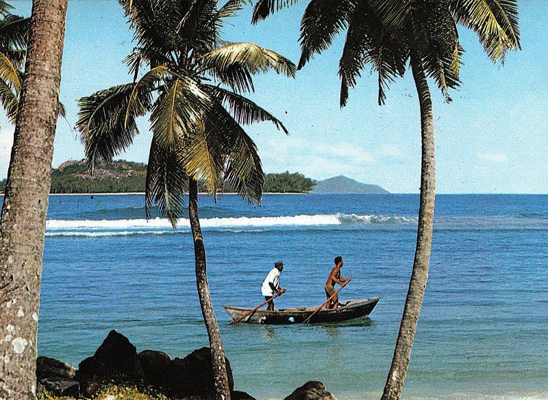 File:Fishermen pirogue Seychelles.jpg