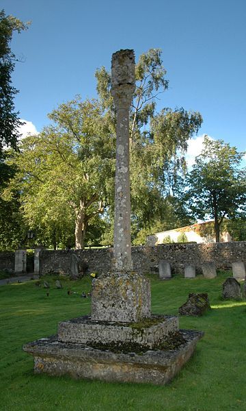 File:Glympton StMary ChurchyardCross.jpg