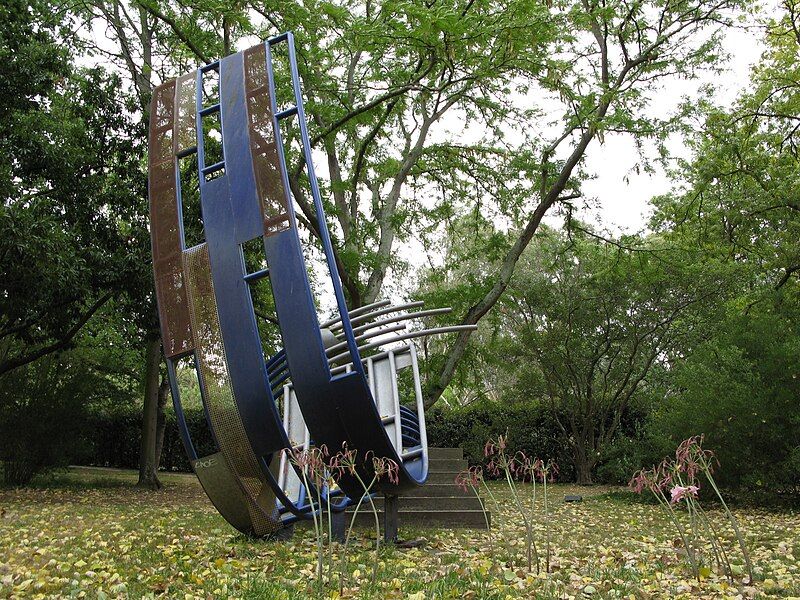 File:Heide Park Sculpture.JPG