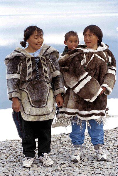 File:Iglulik Clothing 1999-07-18.jpg