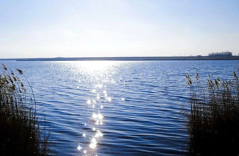 File:Lacul Amara.JPG