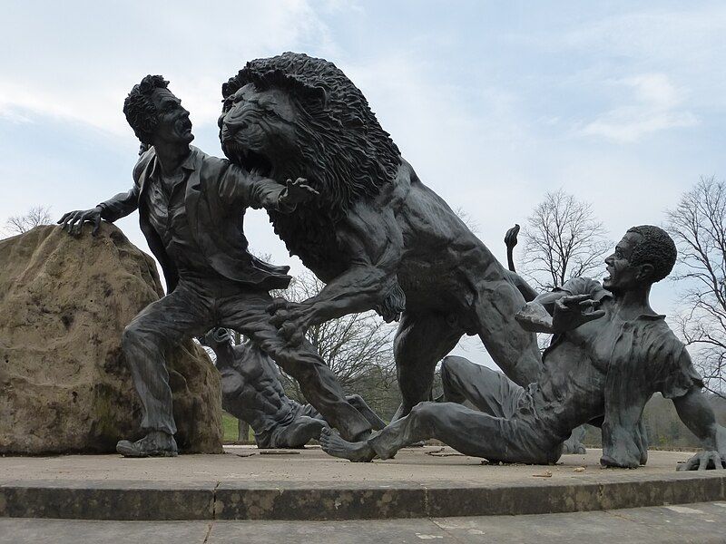 File:Livingstone-Lion sculpture, Blantyre.JPG