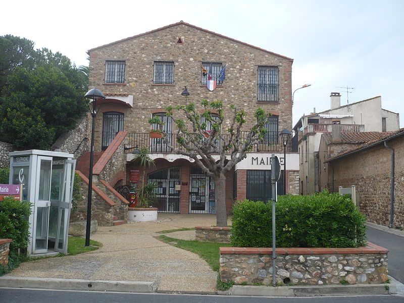 File:Llupia - Mairie.JPG