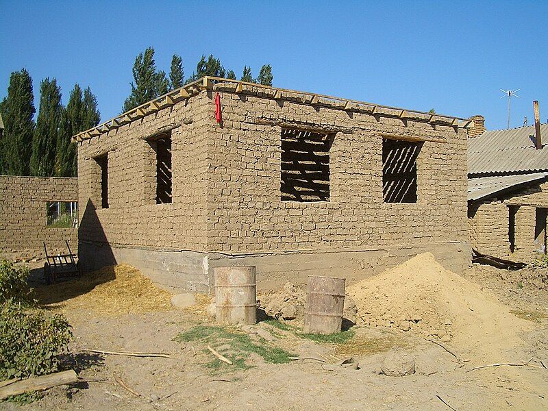 File:Milyanfan-adobe-brick-house-8040.jpg