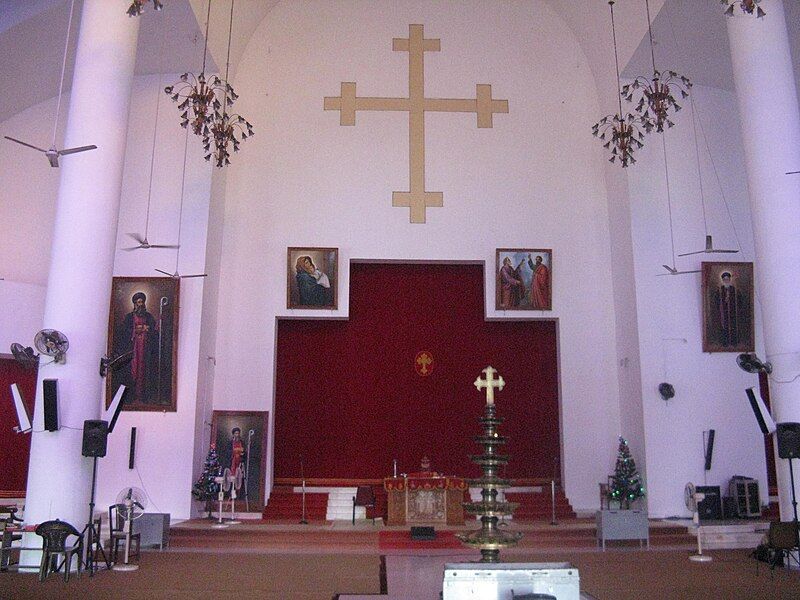 File:ParumalaChurch InsideView.jpg