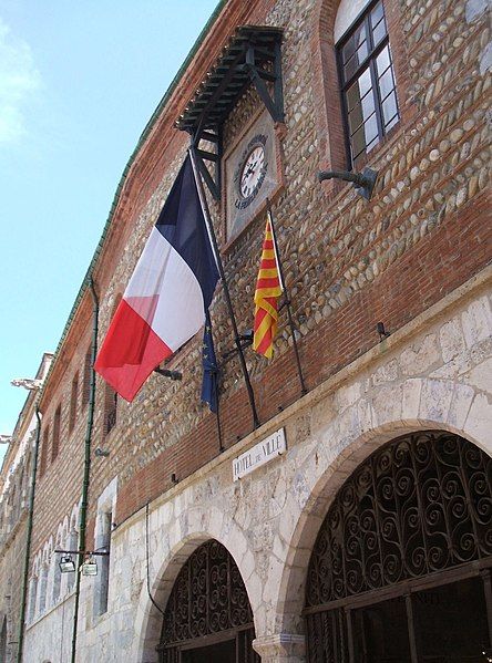 File:Perpignan Hotel-de-Ville facade.jpg