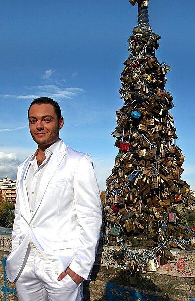 File:Tiziano Ferro large.jpg