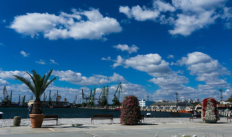 File:Varna Port.jpg