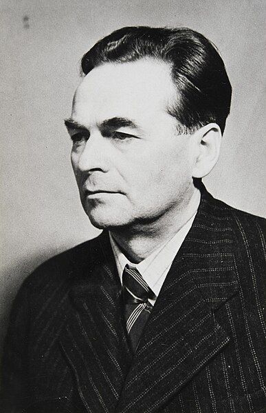 File:Yrjo-Leino-1940s.jpg