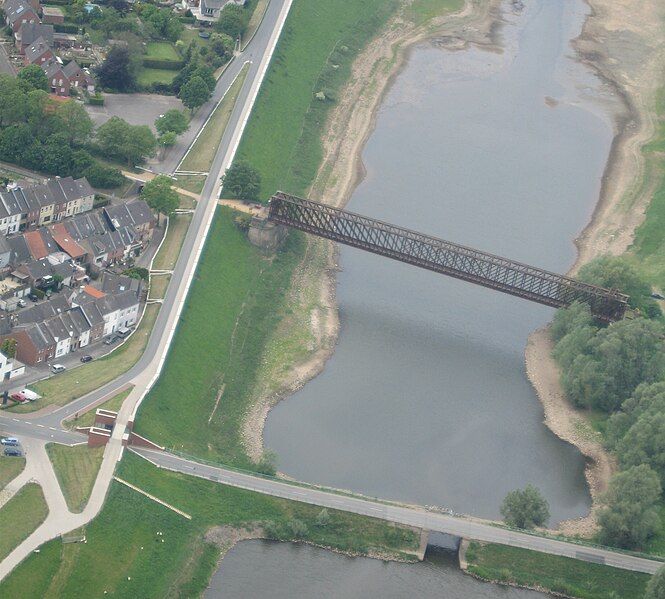 File:Altrheinbrücke-Hubschrauber.jpg