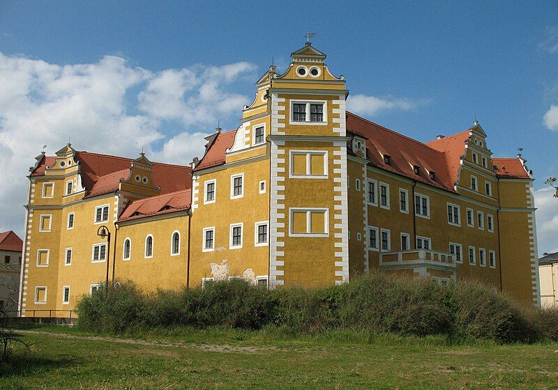 File:Annaburg Hinterschloss.jpg