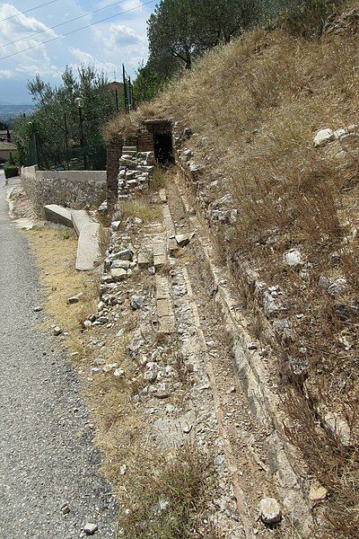 File:Aqueduct Spello.jpg