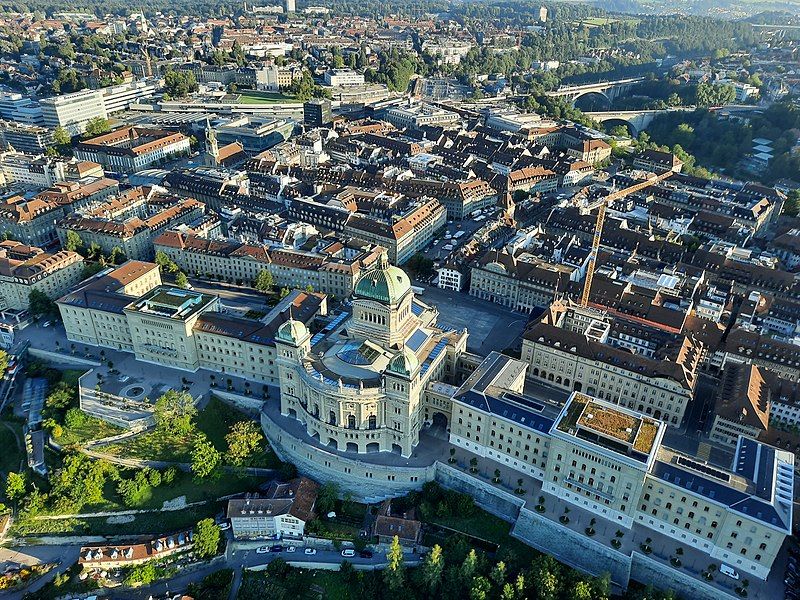 File:Bundeshaus aus Luft.jpg