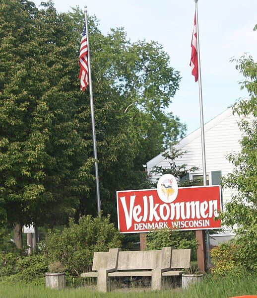 File:DenmarkWisconsinVelkommen.jpg