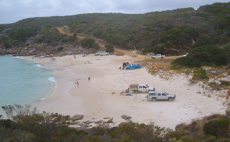 File:Dillon Bay.jpg