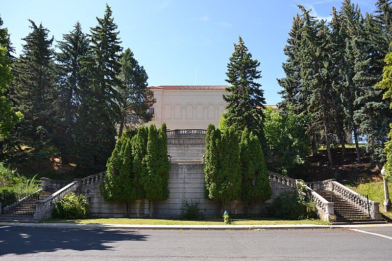 File:EOU Grand Staircase.jpg