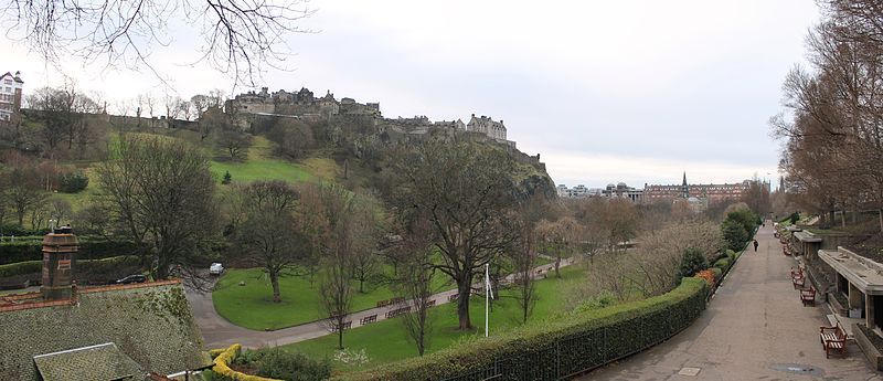 File:Edinburgh Castle (12100322104).jpg