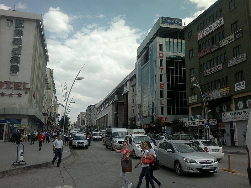 File:Erzurum Cumhuriyet Caddesi3.jpg