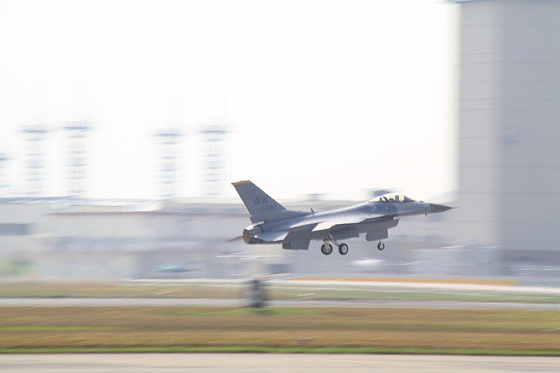 File:F16iwakuni.JPG