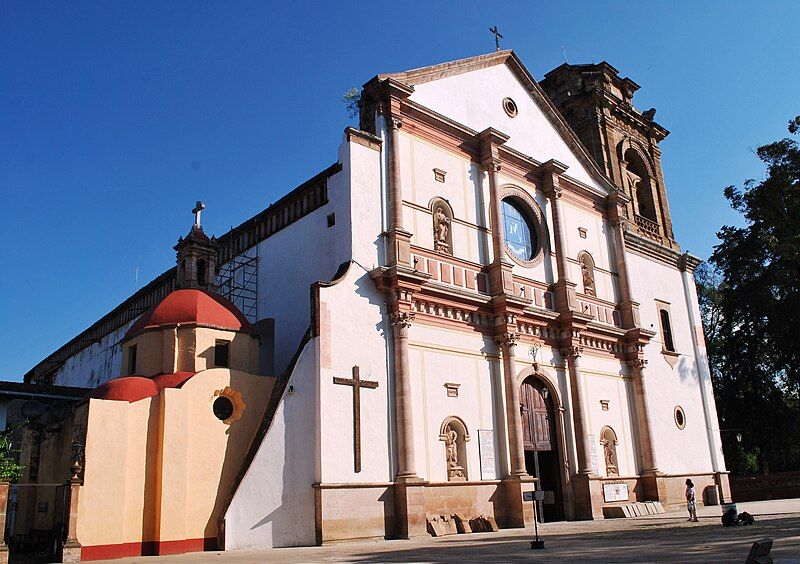 File:FacSaludPatzcuaro.JPG