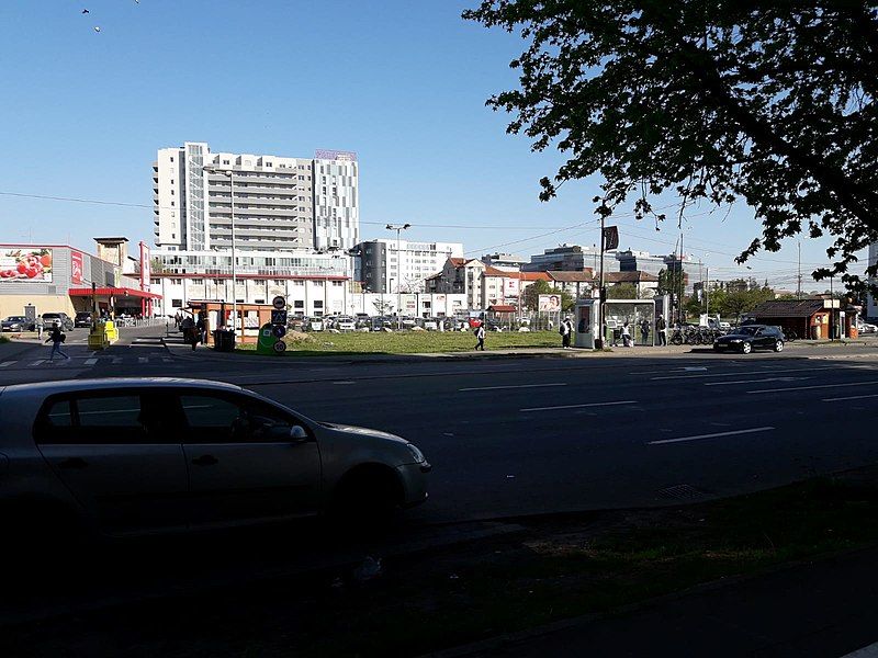 File:Fructus Plaza, Timisoara.jpg