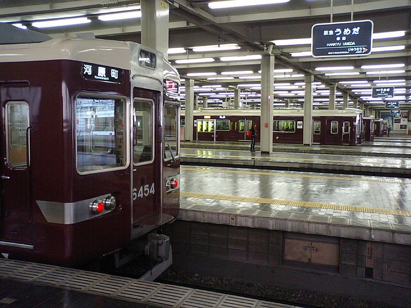 File:Hankyu Umeda station1.JPG