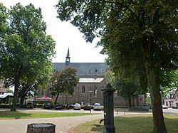 St Lambertus Church and the village pump