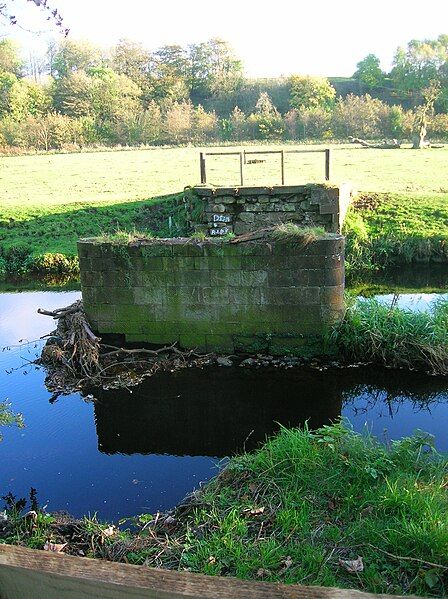 File:Lainshaw old bridge.jpg