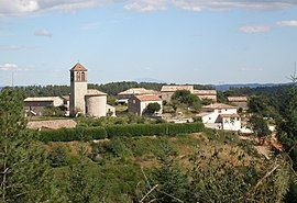 The church and surrounding buildings in Lentillères