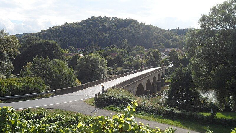 File:Luitpold-Brücke Oberhausen 3778.jpg