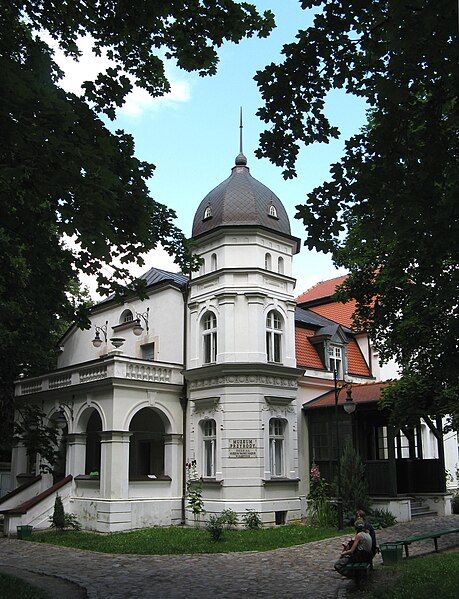 File:Olsztyn Nature Museum.jpg