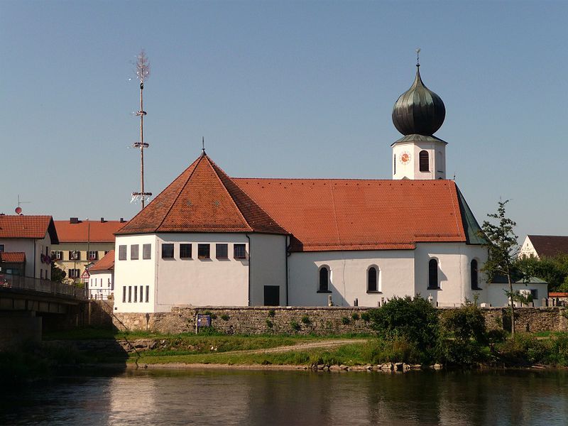 File:Pfarrkirche Chamerau.JPG