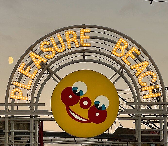 File:Pleasure Beach Arches.jpg